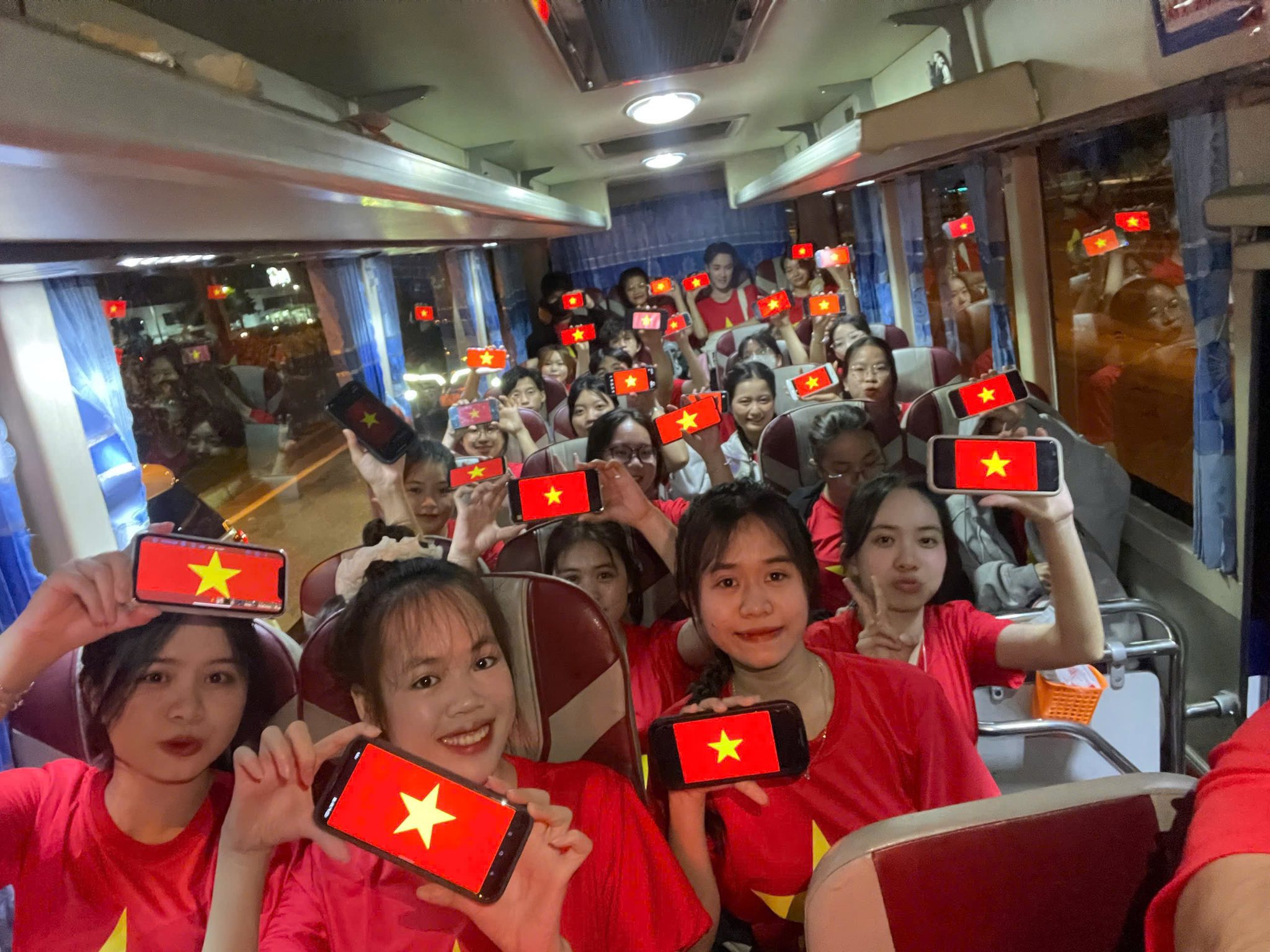 KHOẢNH KHẮC HÙNG TRÁNG TẠI BUỔI ĐỒNG DIỄN “ĐẤT NƯỚC TRỌN NIỀM VUI”!