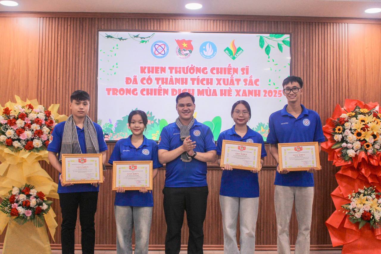 LỄ HỘI QUÂN TỔNG KẾT CHIẾN DỊCH TÌNH NGUYỆN MÙA HÈ XANH 2025
