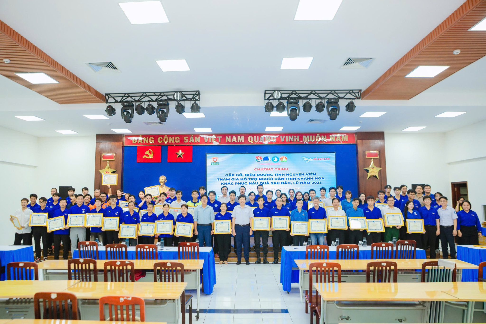BIỂU DƯƠNG THANH NIÊN TÌNH NGUYỆN VÌ CỘNG ĐỒNG