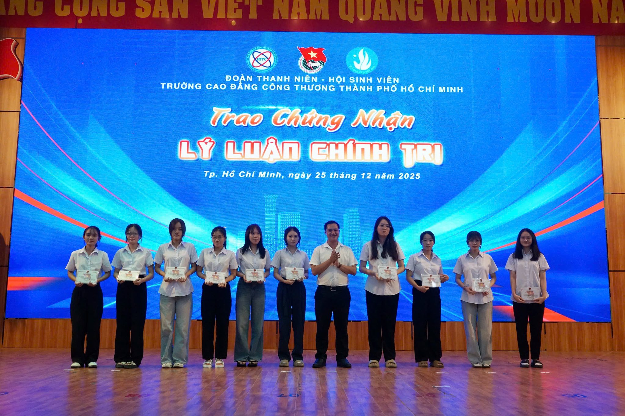 LỄ KẾT NẠP HỘI VIÊN MỚI & TRAO CHỨNG NHẬN LLCT