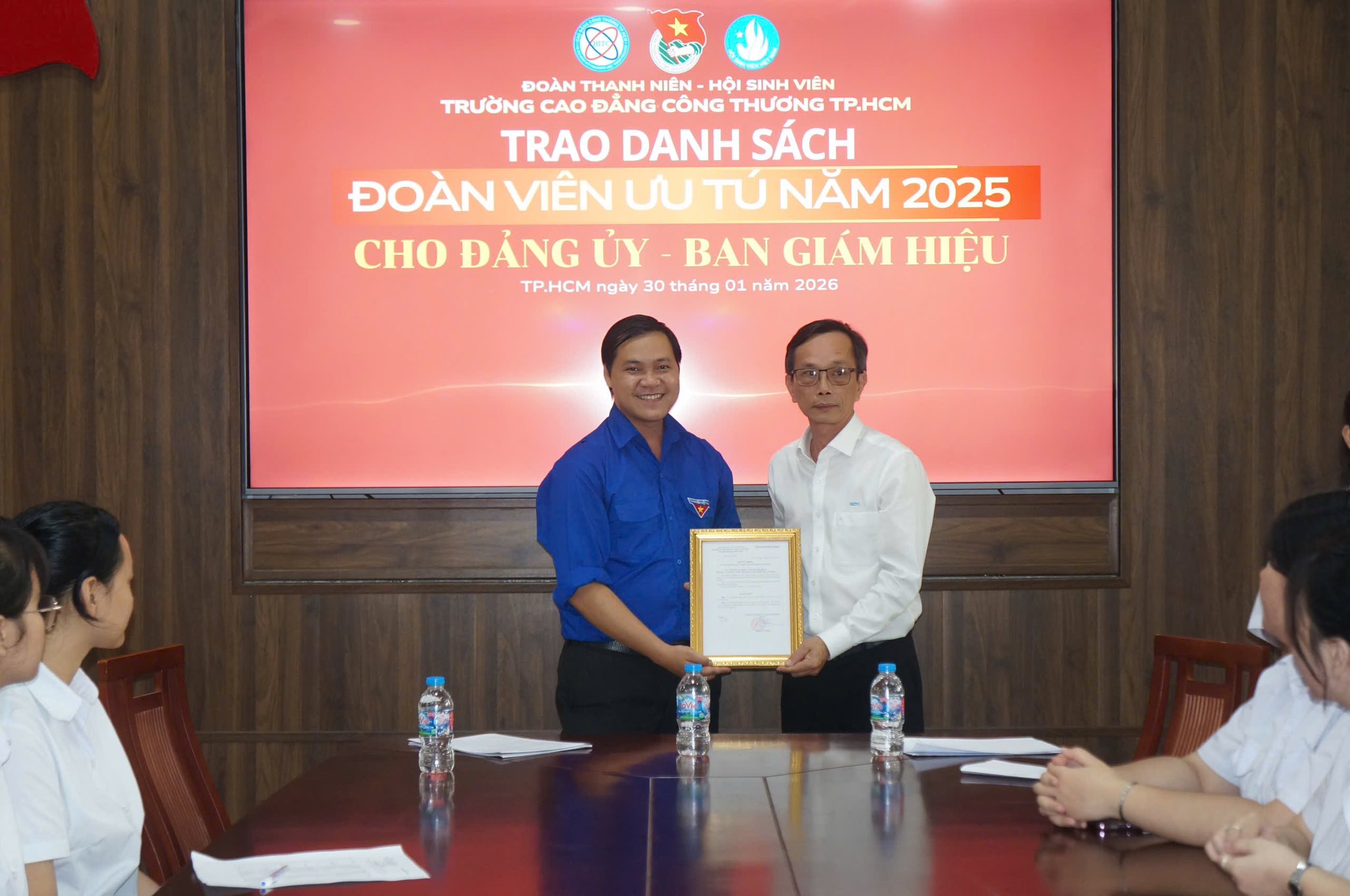 TỌA ĐÀM: “TĂNG CƯỜNG PHÁT TRIỂN ĐẢNG VIÊN TRONG SINH VIÊN CHO ĐOÀN VIÊN, HỘI VIÊN, SINH VIÊN TRONG NHÀ TRƯỜNG”