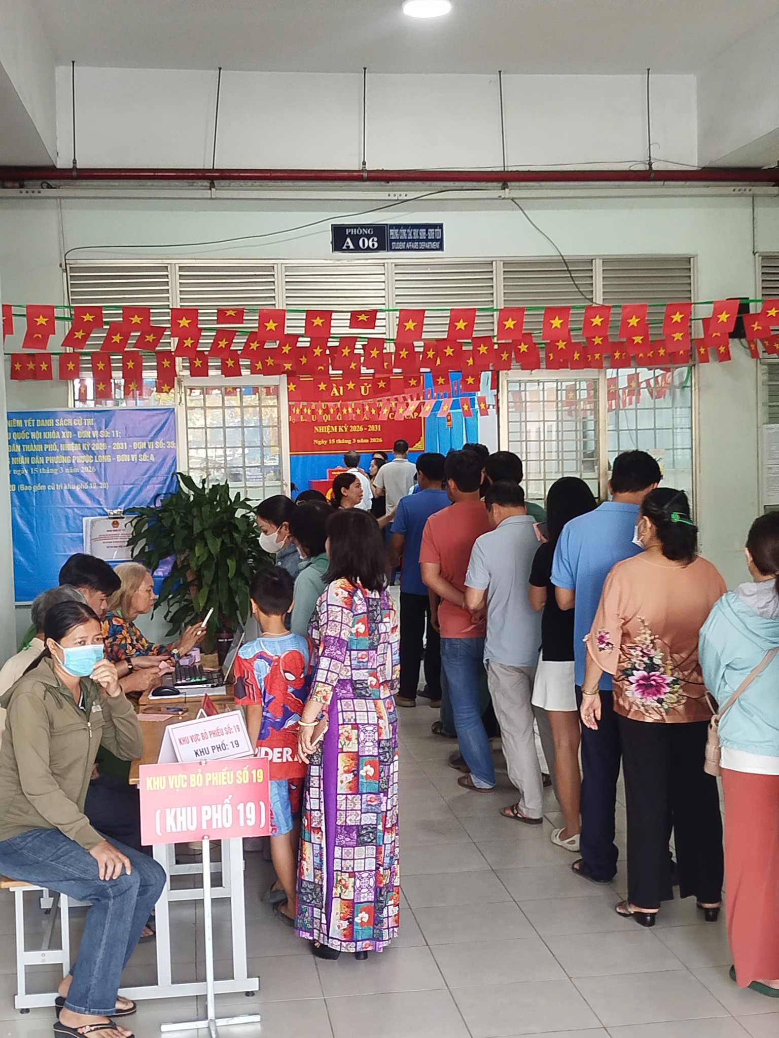 TUỔI TRẺ TRƯỜNG CAO ĐẲNG CÔNG THƯƠNG THÀNH PHỐ HỒ CHÍ MINH TÍCH CỰC HỖ TRỢ CÔNG TÁC BẦU CỬ
