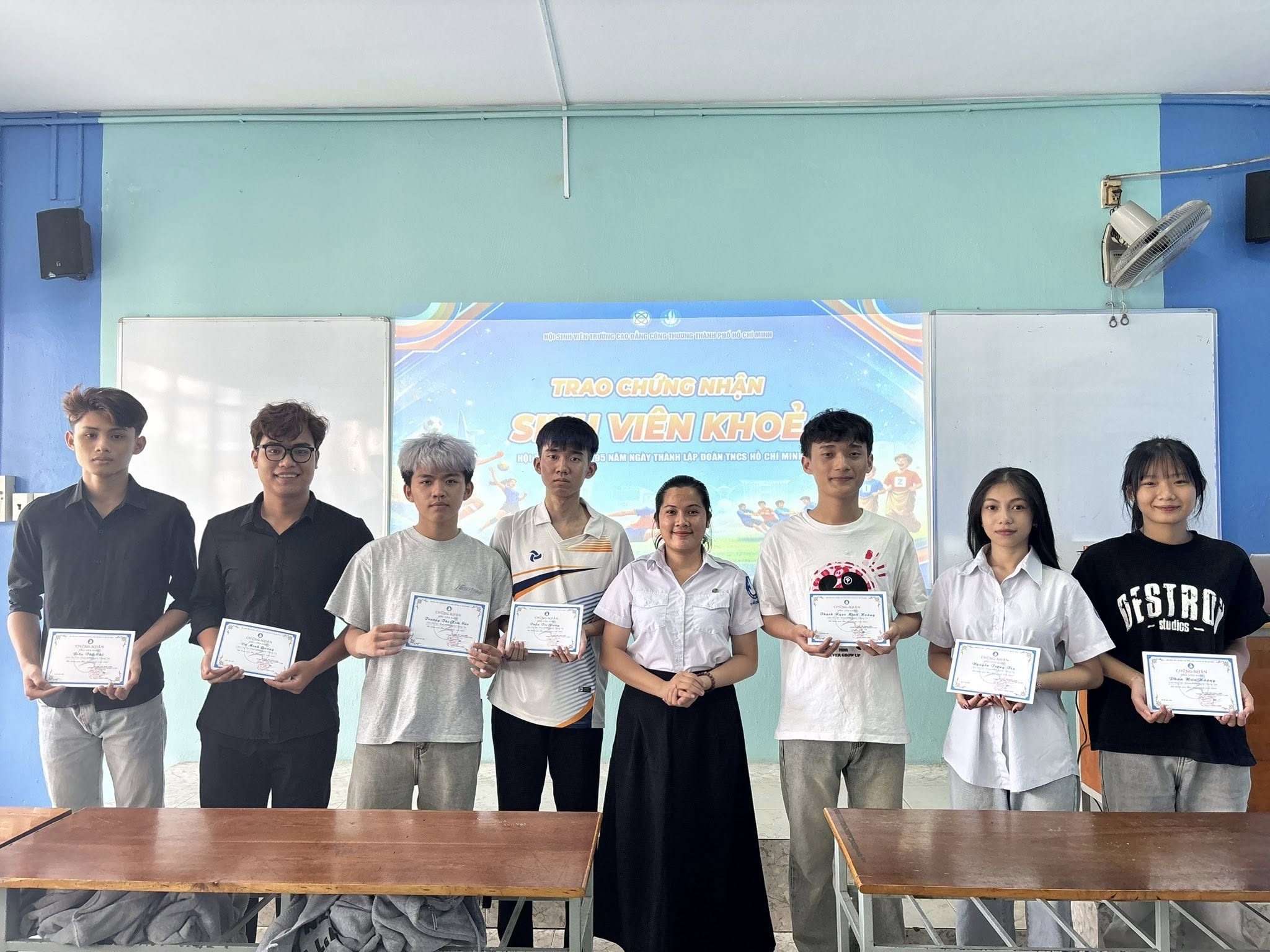 HỘI SINH VIÊN TRƯỜNG TRAO CHỨNG NHẬN “SINH VIÊN KHỎE” HỘI THAO 2026